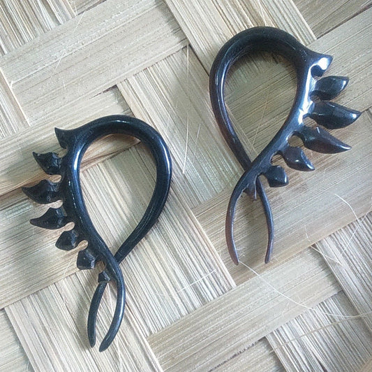 Horn LoopRidged Earrings