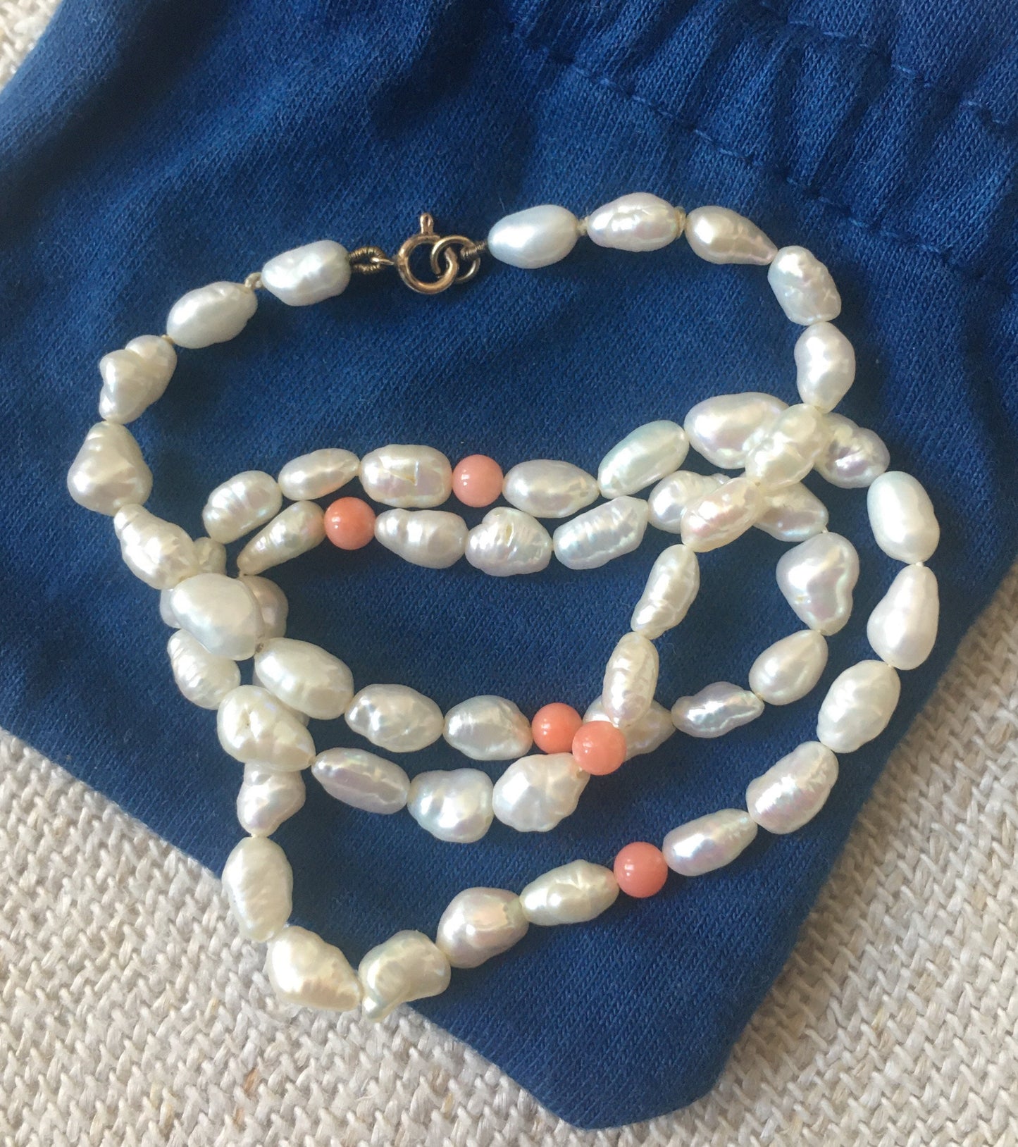 Fresh Water Pearl & Coral Necklace Gold clasp 375